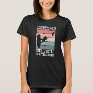 T-shirt Tout Le Monde A Besoin De Croire À Quelque Chose D