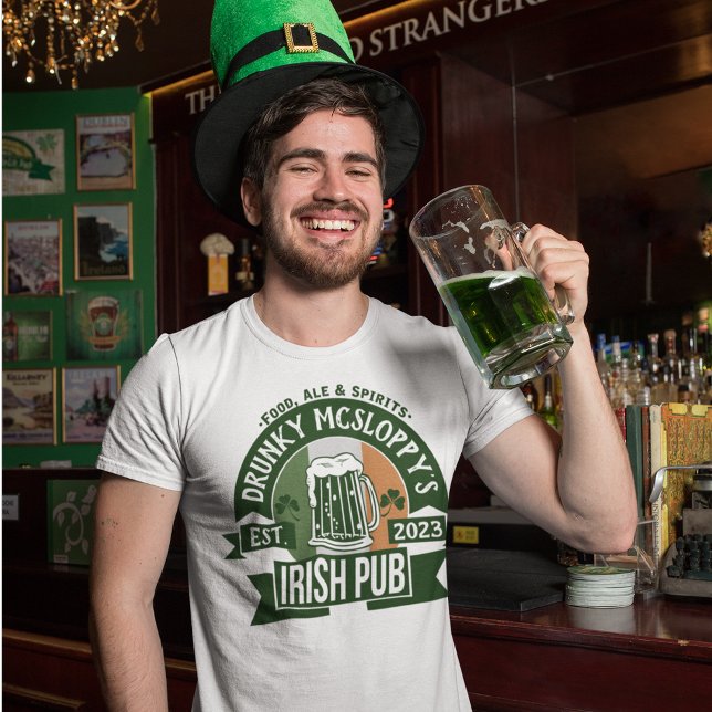 T-shirt Tout Nom Irish Pub | Funny St Patrick's Day Custom (Créateur téléchargé)