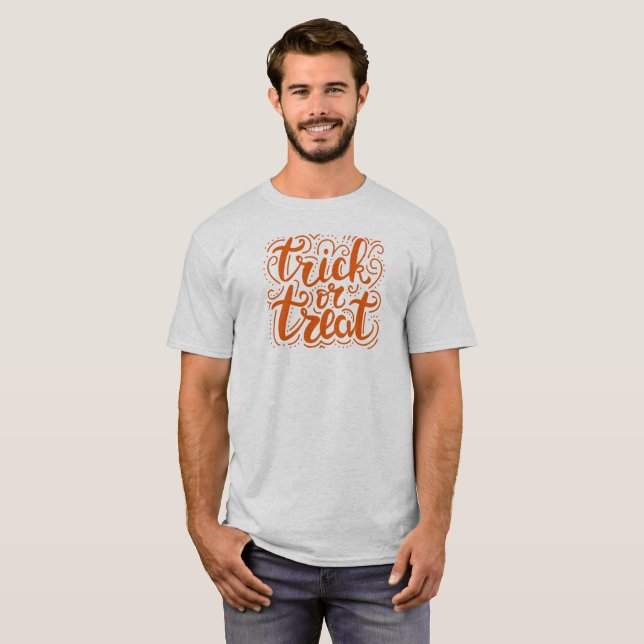 T-shirt Tracer ou traiter la conception de texte d'Hallowe (Devant entier)