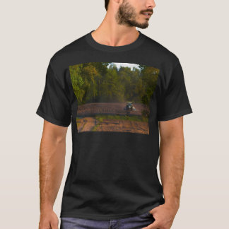 T-shirt Tracteur Qui Joue Une Ferme Dans Une Belle Campagn