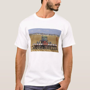 T-shirt Tracteur tirant un semoir de maïs semence.