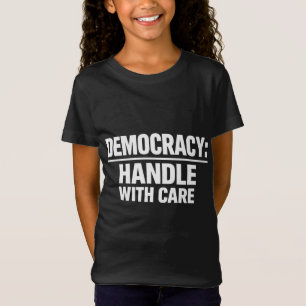 T-Shirt Traitez la démocratie avec soin