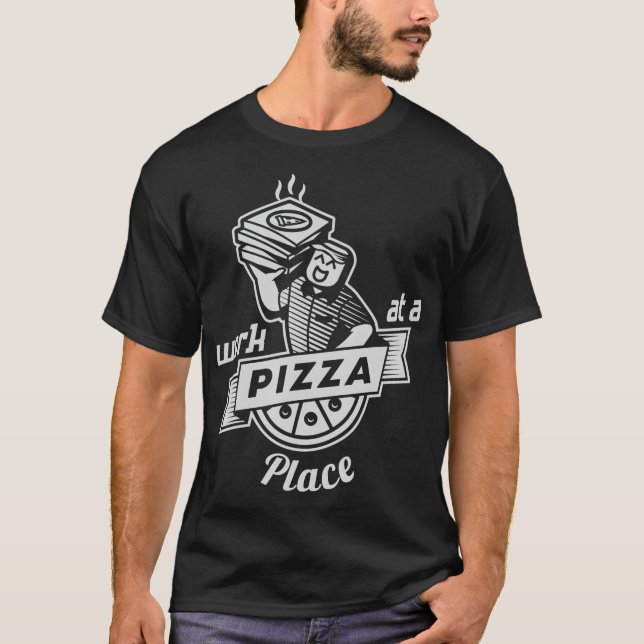 T-shirt Travailler sur une place de pizza (Devant)
