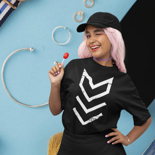 T-shirt Triangle Chevron minimal Pose de sourire en ébul