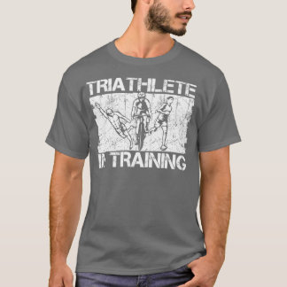 T-shirt Triathlète Dans L'Entraînement À Baignade En Cycli