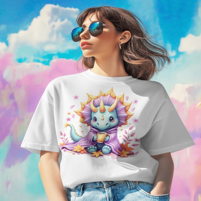 T-shirt Triceratops enveloppé dans une couverture, sirotan (Créateur téléchargé)