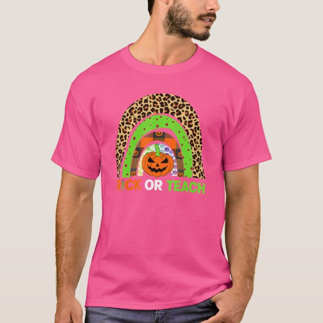 T-shirt Trick Or Teach Leopard Rainbow Teacher Halloween C (Devant)