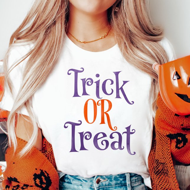 T-shirt Trick ou traitement élégant Purple et Orange Hallo (Stylish Trick or Treat Purple and Orange Halloween T-Shirt)
