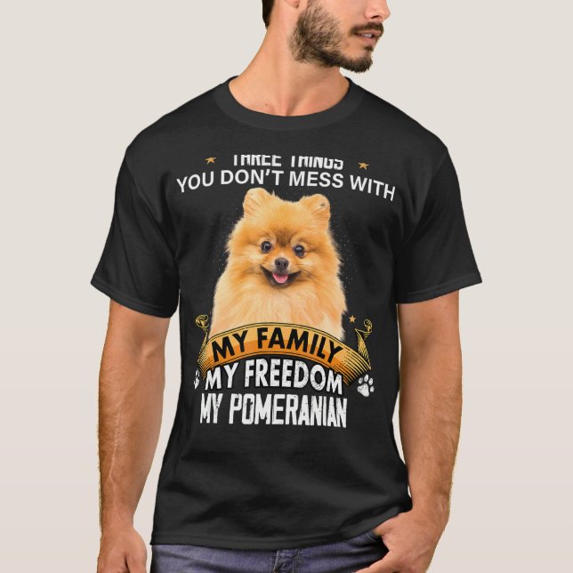 T-shirt Trois choses que vous ne manquez pas avec le Chien (Devant)