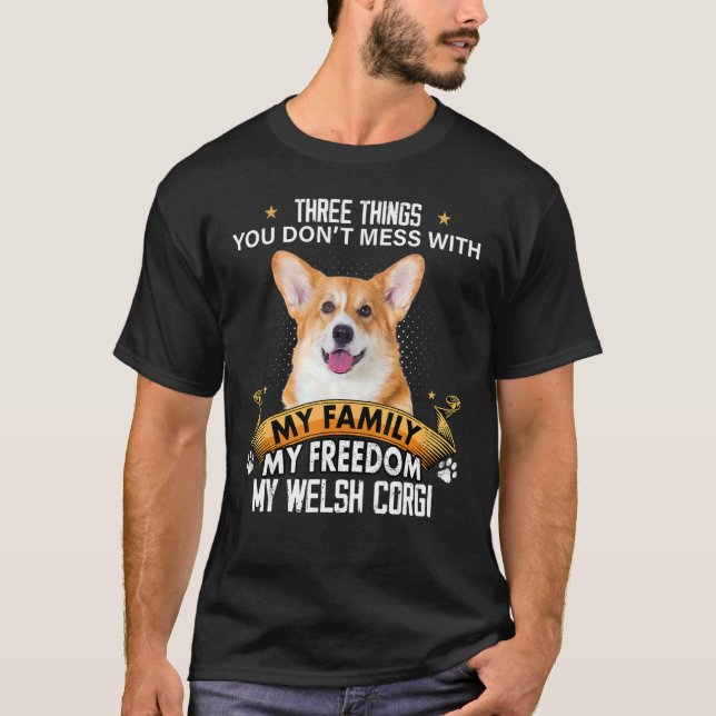 T-shirt Trois choses que vous ne manquez pas avec le chien (Devant)