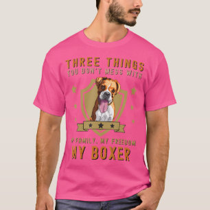 T-shirt Trois Choses Que Vous Ne Manquez Pas Avec Une Boit