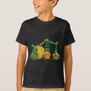 T-shirt Trois Gnomes tenant la Saint Patrick Shamrock