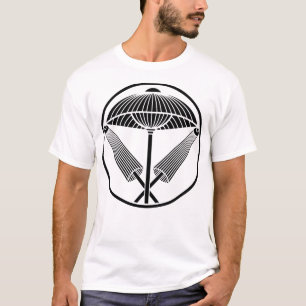 T-shirt Trois parapluies dans un anneau filiforme