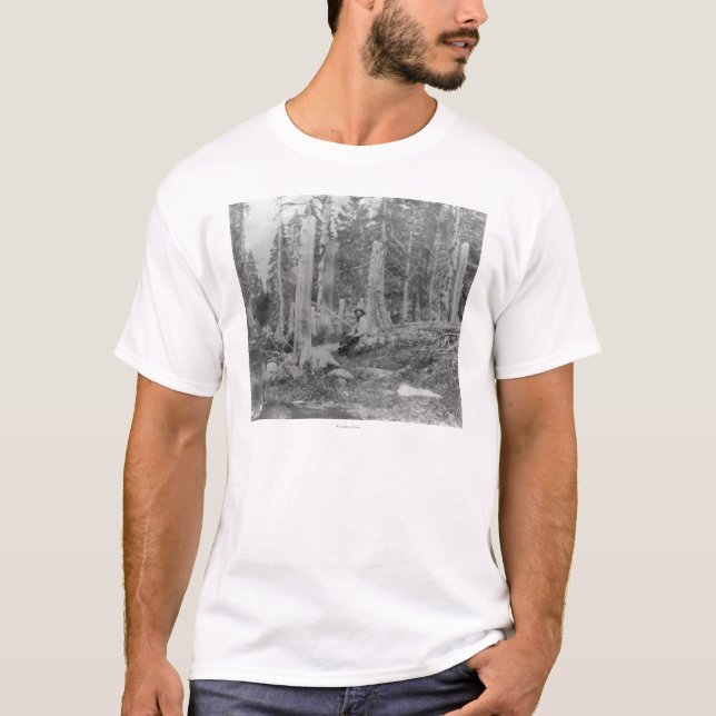 T-shirt Tronçons des arbres réduits par la partie de (Devant)