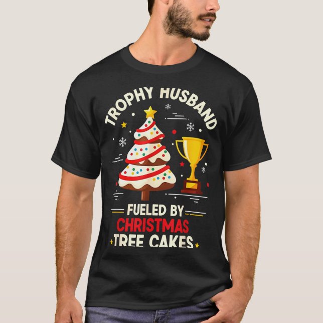 T-shirt Trophy Retro Husband Fueled By Christmas Tree Cake (Devant)