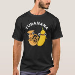 T-shirt Tubanana Funny Tuba Banana Pun Dark BG<br><div class="desc">Tubanana Funny Tuba Banana Pun présente une jolie paire improbable de tuba et de banane. Parfait cadeau de jeu de mots pour la famille et les amis qui aiment tuba mignonne et puns de banane.</div>