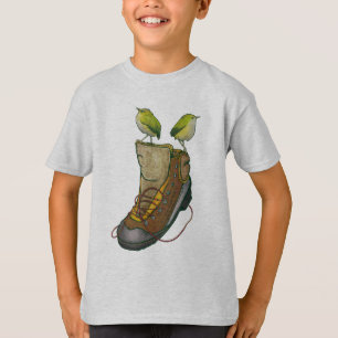 T-shirt Tuke en métal sur une botte de randonnée