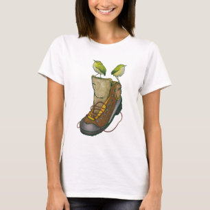 T-shirt Tuke en métal sur une botte de randonnée