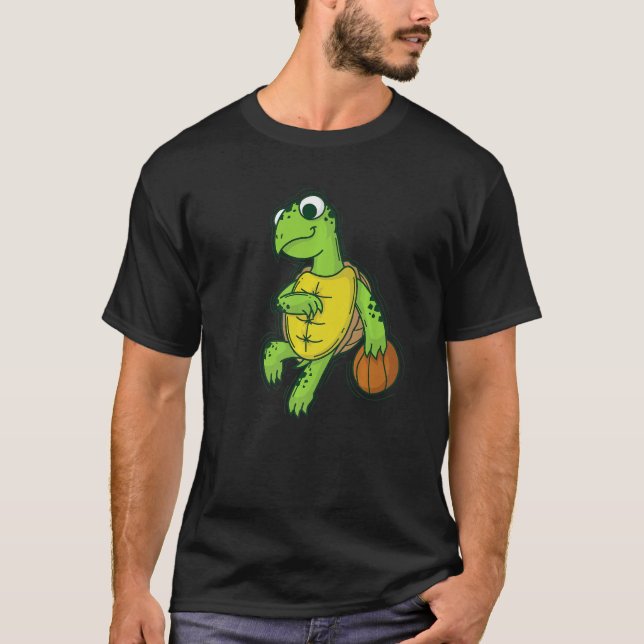 T-shirt Turtle plays and loves Basketball (Devant)