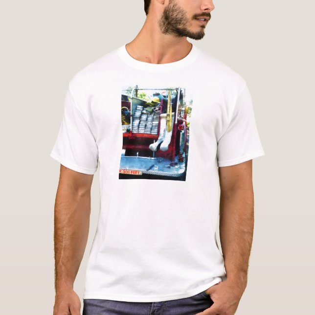T-shirt Tuyaux dans le camion de pompiers (Devant)