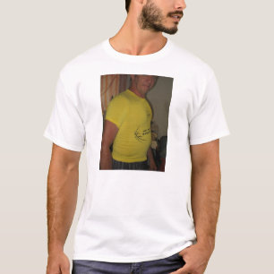 T-shirt type dans la petite chemise