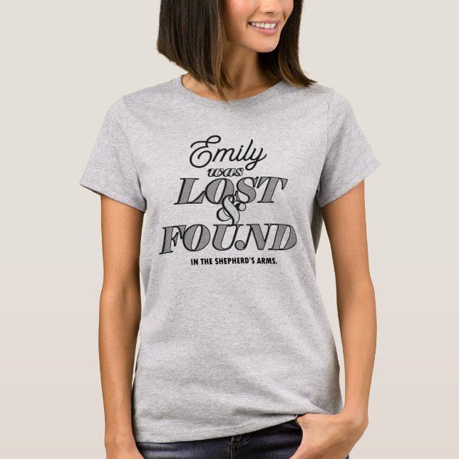 T-shirt Typographie classique noire et blanche avec nom (Devant)