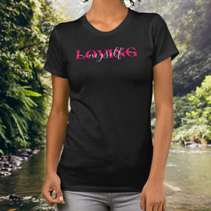 T-shirt Typographie de script qui se chevauche « M'aimer m