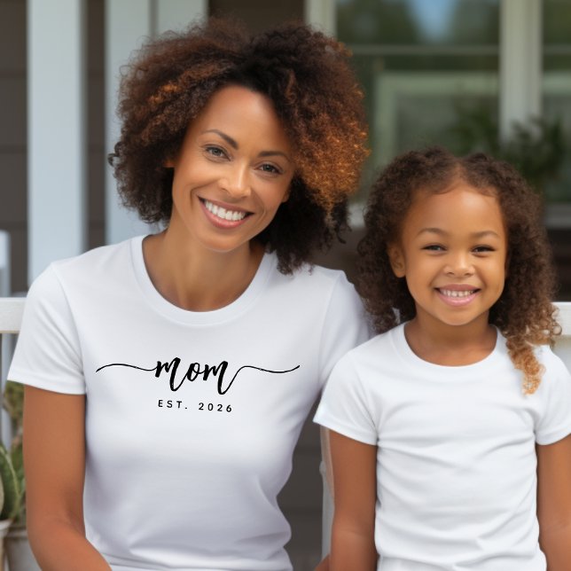 T-shirt Typographie élégante de script noir Maman établie (Créateur téléchargé)