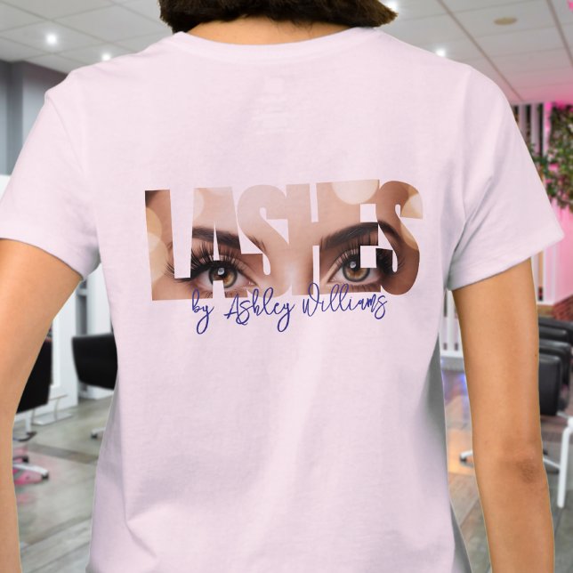 T-shirt Typographie moderne "LASHES by" artiste de cils (Créateur téléchargé)