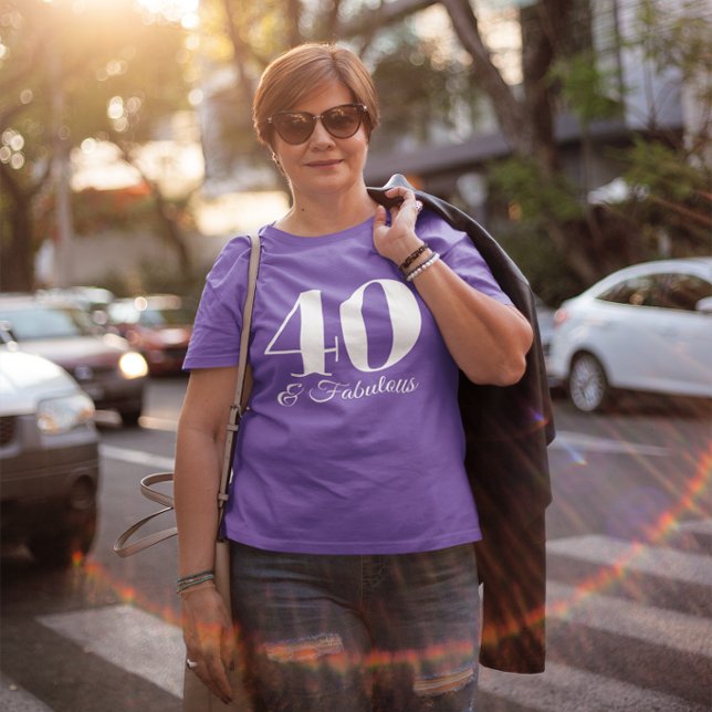 T-shirt Typographie Violet et Blanc 40 & Fabulous (Purple and White 40 & Fabulous Typography T-Shirt)