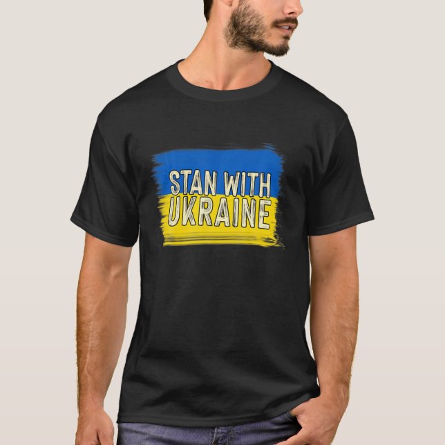 T-shirt Un Amoureux Ukrainien Soutient Le Drapeau Ukrainie (Devant)