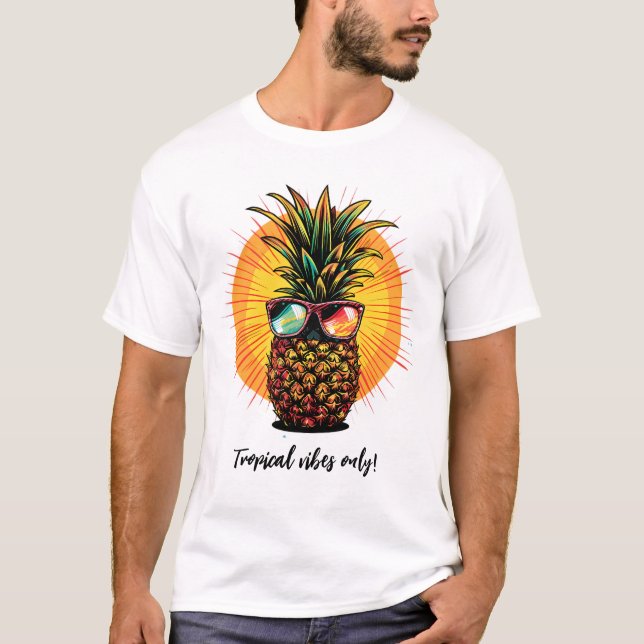 T-shirt Un ananas lumineux en lunettes de soleil (Devant)