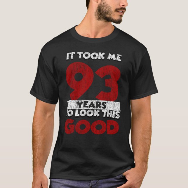 T-shirt Un Anniversaire de 93 ans m'a fait paraître bon 93 (Devant)