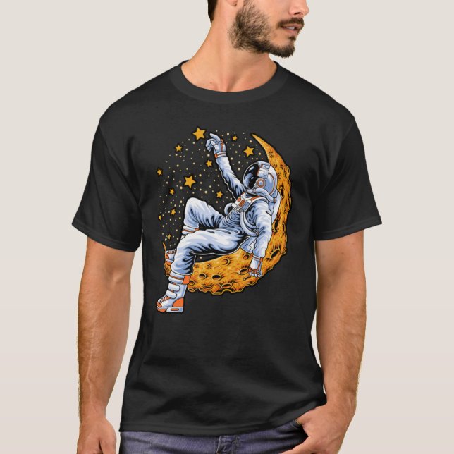 T-shirt Un astronaute assis sur la lune du croissant (Devant)