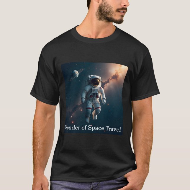 T-shirt Un astronaute flotte dans l'espace avec Saturne T- (Devant)