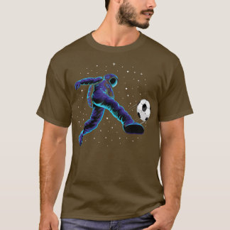 T-shirt Un astronaute frappe une balle de football dans un