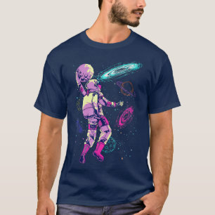 T-shirt Un astronaute joue au basketball Slam Dunking dans