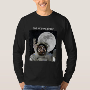 T-shirt Un astronaute me donne de l'espace en voyage à Moo