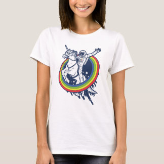 T-shirt Un astronaute montant un uncorn par un arc-en-ciel