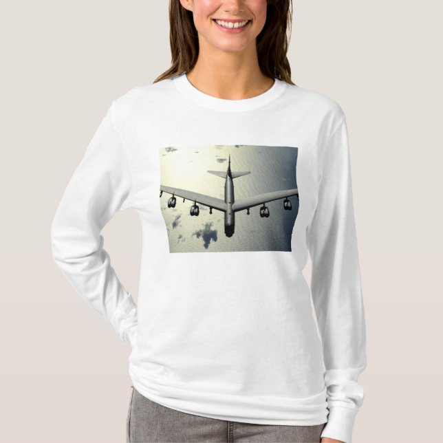T-shirt Un B-52 Stratoforteresse en vol 2 (Devant)