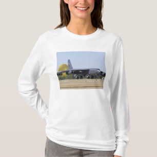 T-shirt Un B-52 Stratofortress déploie son parachute-