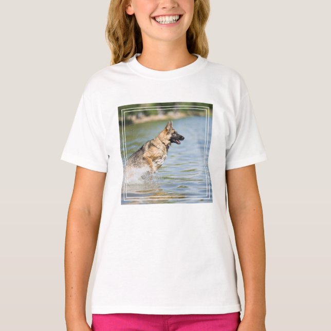 T-shirt Un berger allemand se jette dans l'eau (Devant)