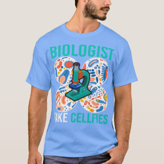 T-shirt Un biologiste prend des cellules en microbiologie