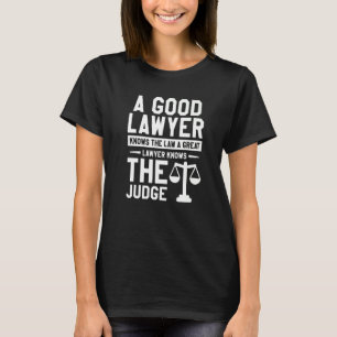 T-shirt Un Bon Avocat Connaît La Loi Qu'Un Grand Avocat Co