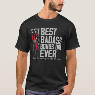 T-shirt Un bonus de beau-père Badass pour l'anniversaire d