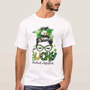 T-shirt Un chanceux assistant Médicale Messy Bun St Patric