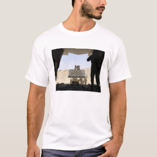 T-shirt Un chariot élévateur charge la cargaison sur C.A