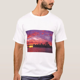 T-shirt Un Coucher De Soleil Brillant Avec La Silhouette D