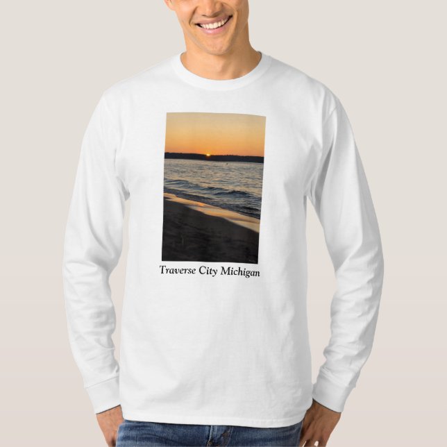 T-shirt Un coucher de soleil sur la route (Devant)