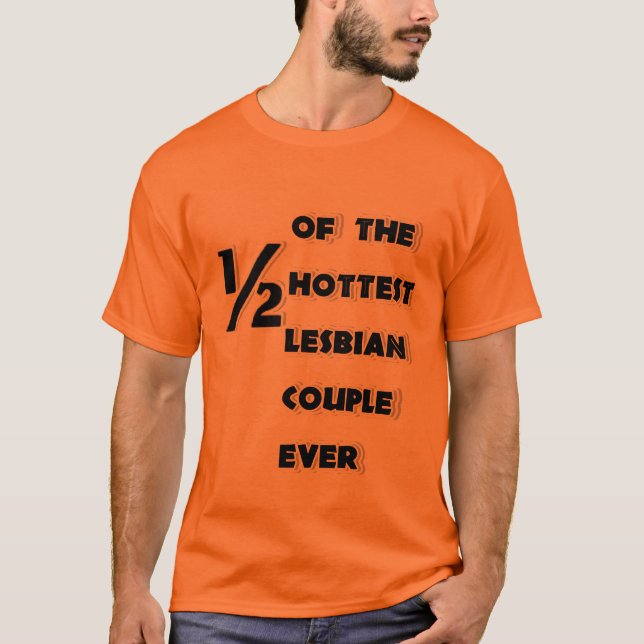 T-shirt Un demi- de couples lesbienne la plus chaude de la (Devant)